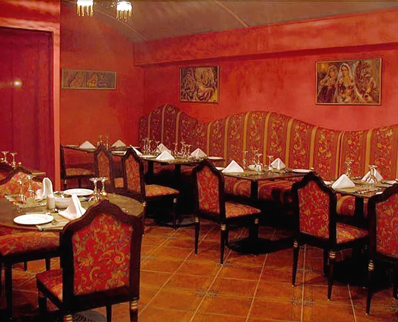 Imagen del bar/restaurante del Hotel Golden Carven. Foto 3