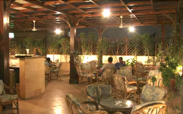 Imagen del bar/restaurante del Hotel Golden Carven. Foto 4