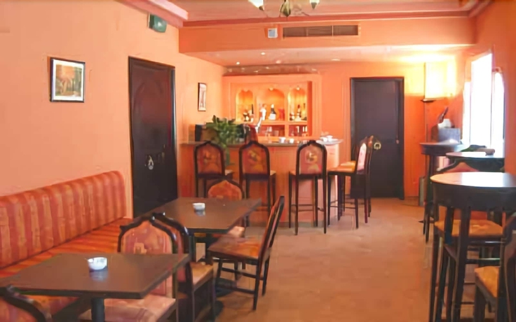 Imagen del bar/restaurante del Hotel Golden Carven. Foto 6