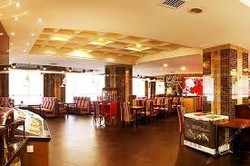 Imagen del bar/restaurante del Hotel Golden Century Hotel. Foto 2