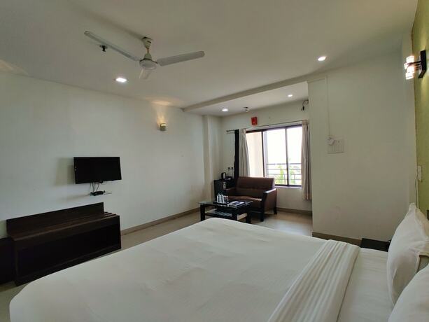 Imagen de la habitación del Hotel Golden Chariot Daman. Foto 22