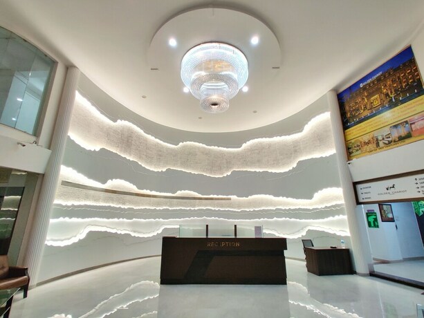 Imagen de los interiores del Hotel Golden Chariot Daman. Foto 26