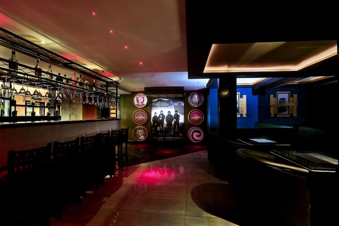 Imagen del bar/restaurante del Hotel Golden Chariot Vasai Hotel And Spa. Foto 4