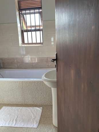 Imagen de la habitación del Hotel Golden Cherries Guest House. Foto 13