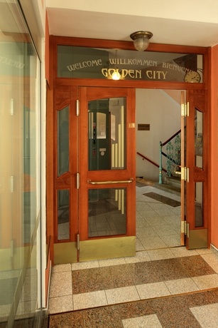 Imagen de los interiores del Hotel Golden City Garni. Foto 12