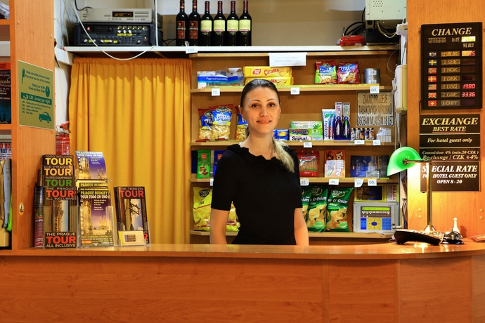 Imagen de los interiores del Hotel Golden City Garni. Foto 13