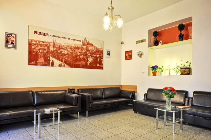 Imagen de los interiores del Hotel Golden City Garni. Foto 14