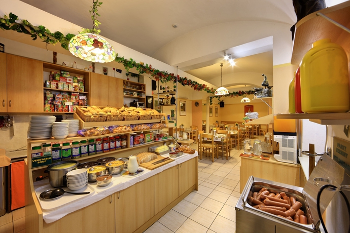 Imagen del bar/restaurante del Hotel Golden City Garni. Foto 4