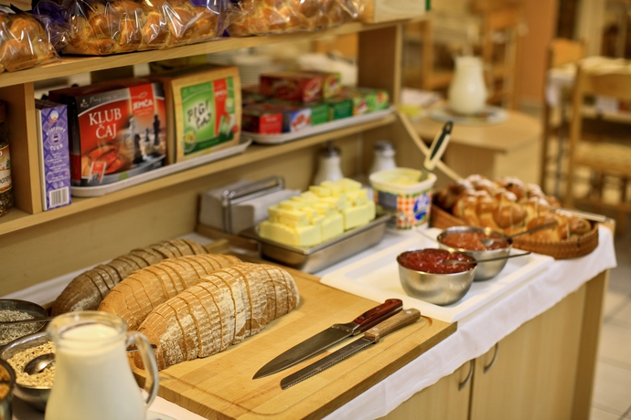 Imagen del bar/restaurante del Hotel Golden City Garni. Foto 6