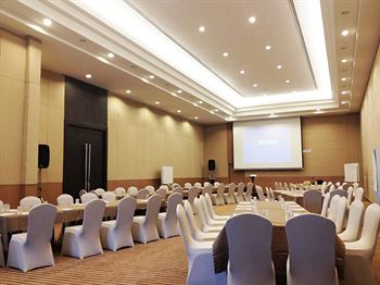 Imagen de los interiores del Hotel Golden City Rayong. Foto 11