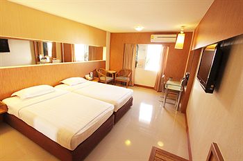 Imagen de los exteriores del Hotel Golden City Rayong. Foto 8