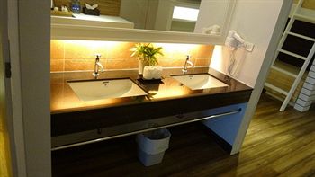 Imagen de la habitación del Hotel Golden Cliff House. Foto 8