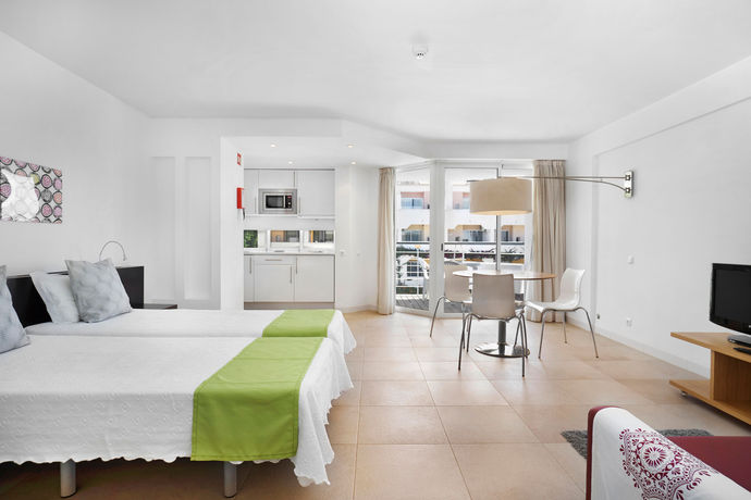 Imagen de la habitación del Hotel Golden Club Cabanas. Foto 4