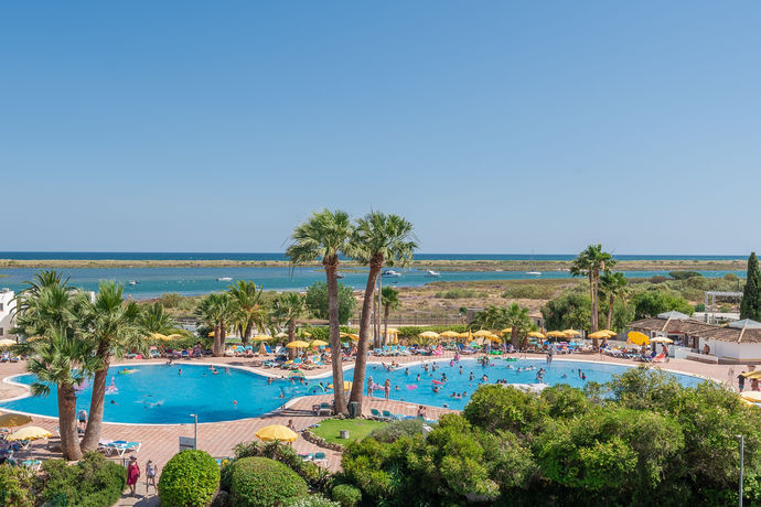 Imagen de la piscina del Hotel Golden Club Cabanas. Foto 13