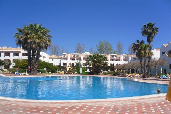 Imagen de la piscina del Hotel Golden Club Cabanas. Foto 14