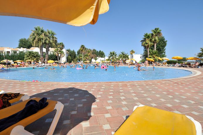 Imagen de la piscina del Hotel Golden Club Cabanas. Foto 15