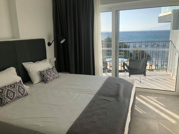 Imagen de la habitación del Hotel Golden Coast Resort. Foto 2