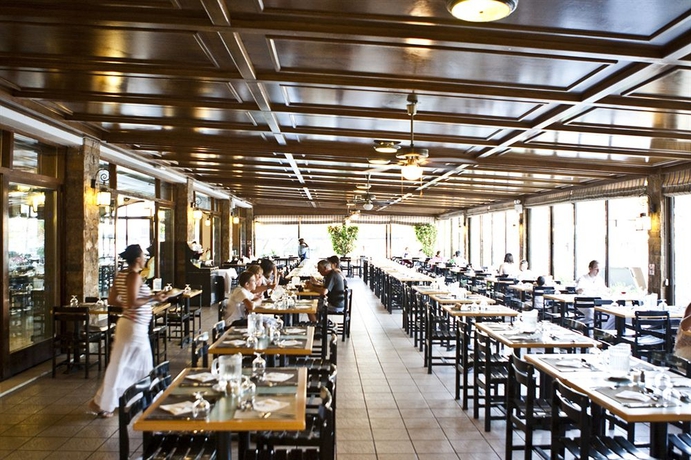 Imagen del bar/restaurante del Hotel Golden Coast and Bungalows - All Inclusive. Foto 3