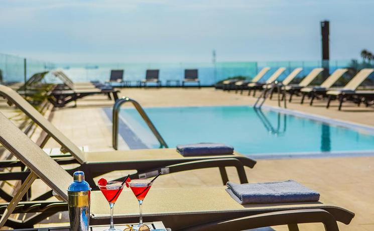 Imagen de la piscina del Hotel Golden Costa Salou - Adults Only. Foto 32