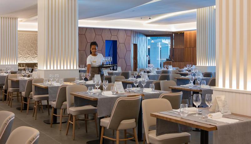 Imagen del bar/restaurante del Hotel Golden Costa Salou - Adults Only. Foto 4