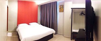 Imagen de la habitación del Hotel Golden Court. Foto 12