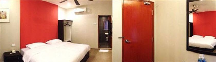 Imagen de la habitación del Hotel Golden Court. Foto 15
