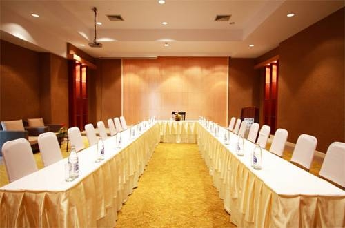 Imagen general del Hotel Golden Crown Grand. Foto 12