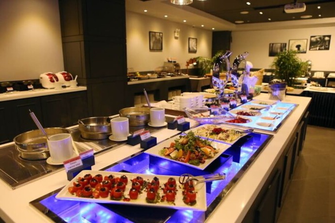 Imagen del bar/restaurante del Hotel Golden Daisy Seogwipo Ocean. Foto 3