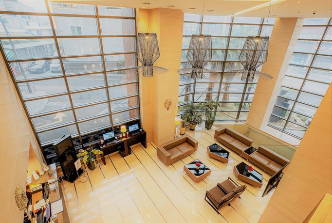 Imagen de los interiores del Hotel Golden Daisy Seogwipo Ocean. Foto 15