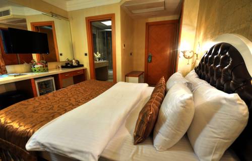 Imagen de la habitación del Hotel Golden Deluxe. Foto 2