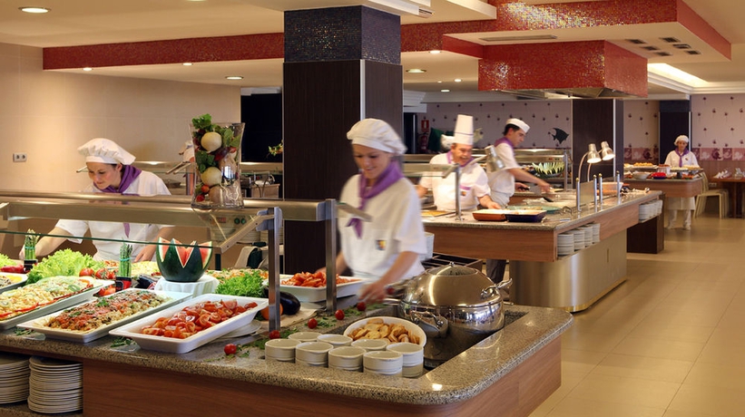 Imagen del bar/restaurante del Hotel Golden Donaire Beach. Foto 5