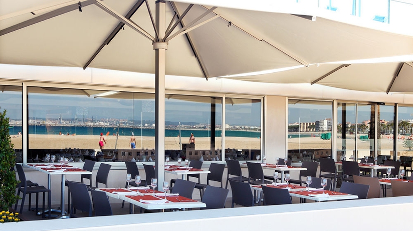 Imagen del bar/restaurante del Hotel Golden Donaire Beach. Foto 8