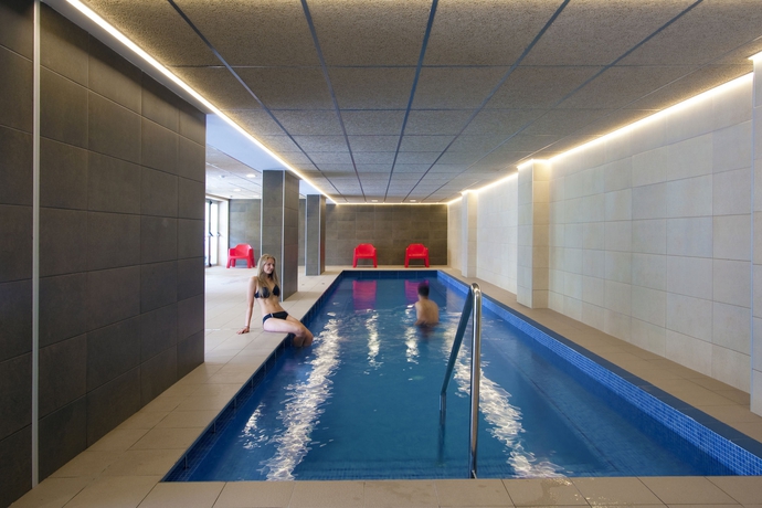 Imagen de la piscina del Hotel Golden Donaire Beach. Foto 15