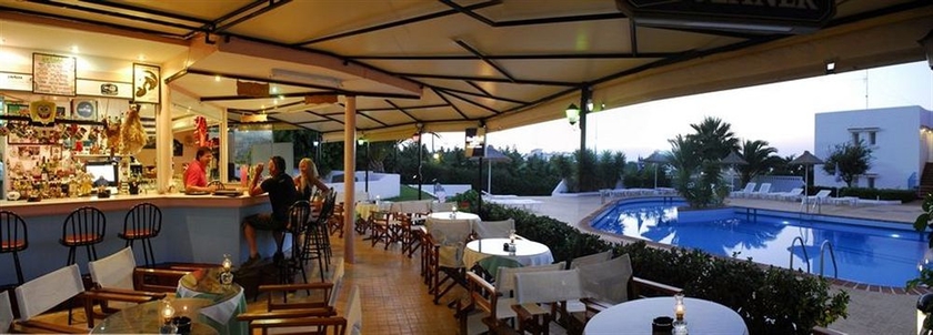 Imagen del bar/restaurante del Hotel Golden Dream Apartments. Foto 2