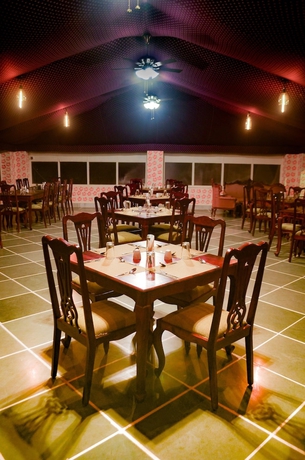 Imagen del bar/restaurante del Hotel Golden Dune Camp. Foto 9