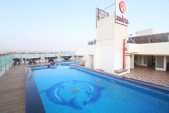 Imagen de la piscina del Hotel Golden Eagle By Keshav Globals. Foto 16