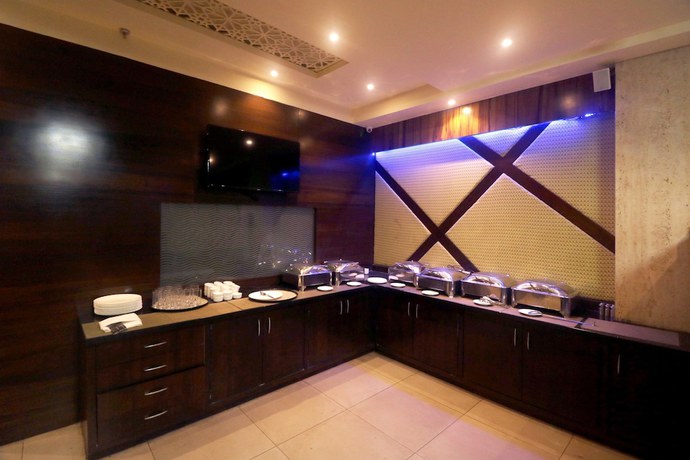 Imagen del bar/restaurante del Hotel Golden Eagle By Keshav Globals. Foto 3
