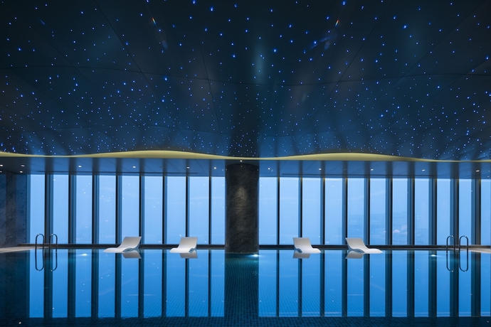 Imagen de la piscina del Hotel Golden Eagle International. Foto 18