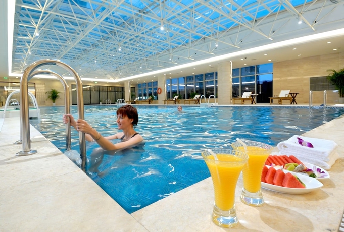 Imagen de la piscina del Hotel Golden Eagle Summit Downtown. Foto 19