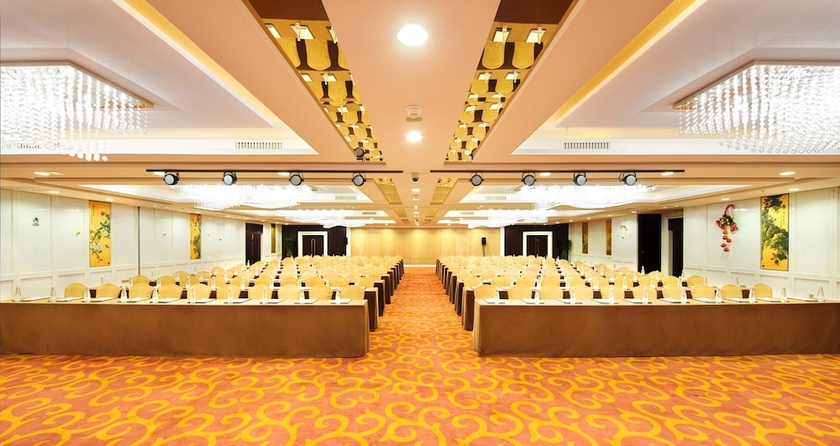 Imagen de los interiores del Hotel Golden Eagle Summit Downtown. Foto 16