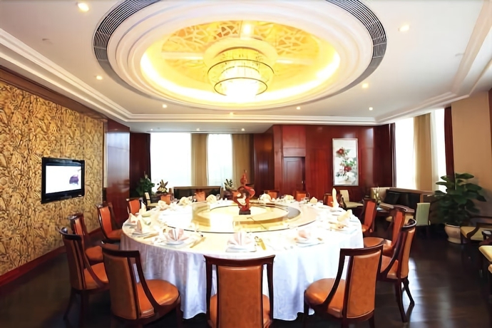 Imagen del bar/restaurante del Hotel Golden Eagle Summit Kunming. Foto 3
