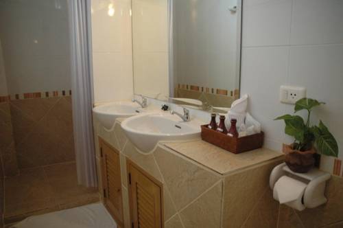 Imagen de la habitación del Hotel Golden Elephant Resort. Foto 6