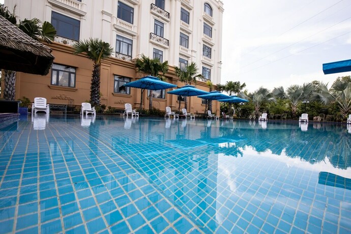 Imagen de la piscina del Hotel Golden Emerald Resort. Foto 24