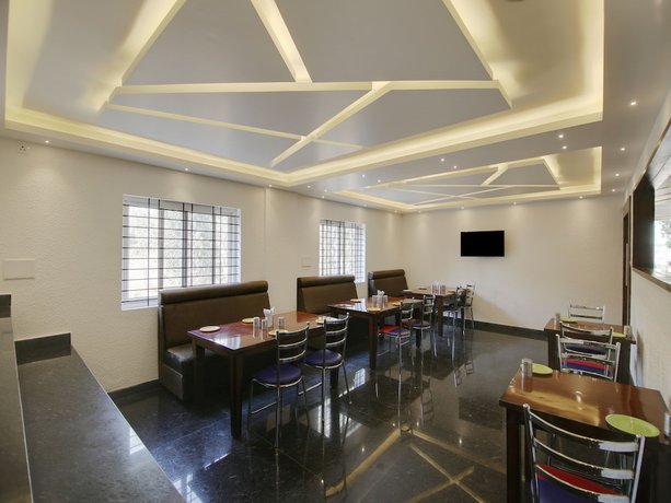 Imagen del bar/restaurante del Hotel Golden Evana. Foto 4