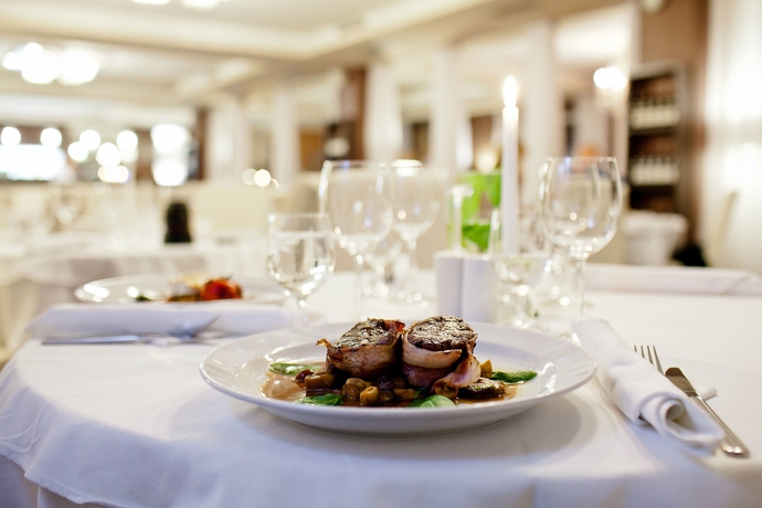 Imagen del bar/restaurante del Hotel Golden Fish Apartments. Foto 9