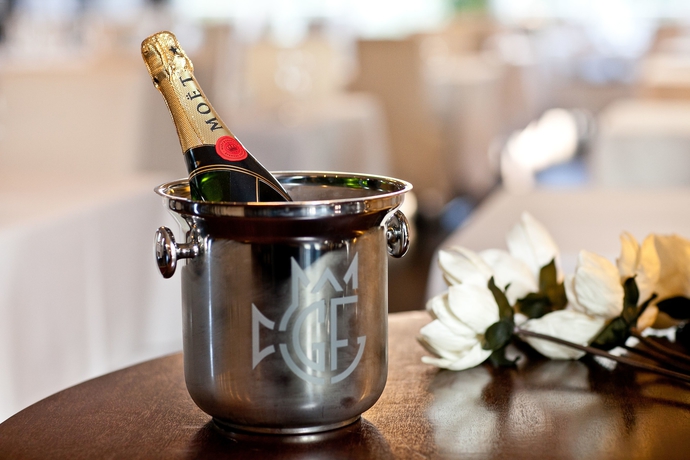 Imagen del bar/restaurante del Hotel Golden Fish Apartments. Foto 10