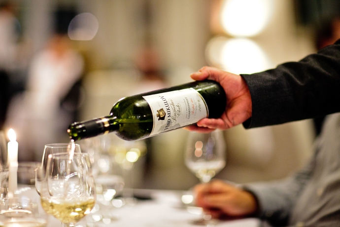 Imagen del bar/restaurante del Hotel Golden Fish Apartments. Foto 11