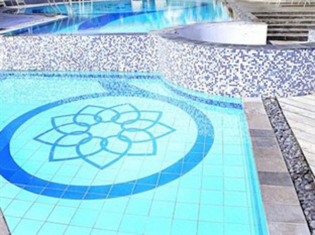 Imagen de la piscina del Hotel Golden Flower Bandung. Foto 6