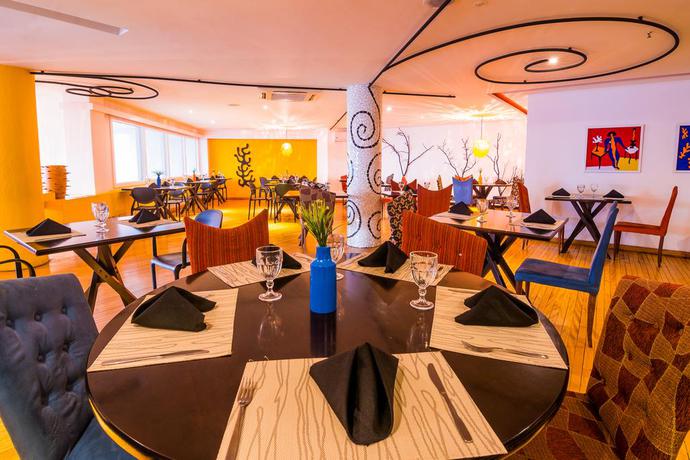 Imagen del bar/restaurante del Hotel Golden Fortaleza By Intercity. Foto 2