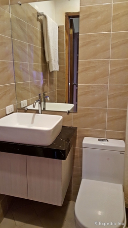 Imagen de la habitación del Hotel Golden Gate Suites. Foto 3